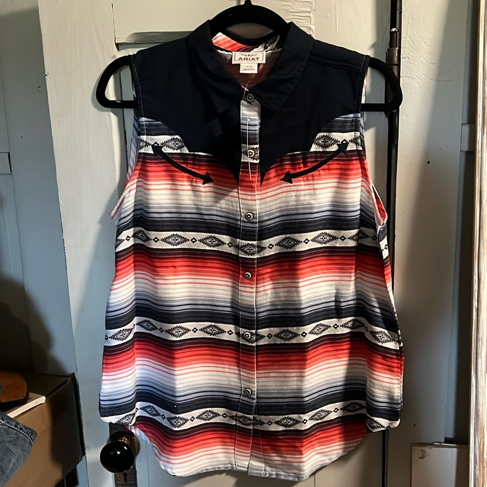 NWT Ariat women’s sleeveless button up western shirt size medium